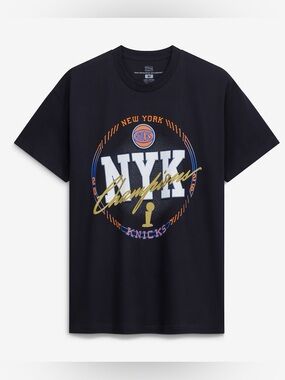Unisex New York Knicks Stadium
Essentials 2026 NBA Finals
Champions T-shirt